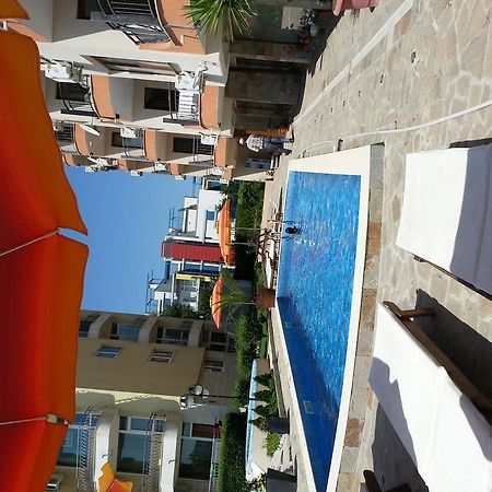 Menada Sea Regal Apartments 阳光海滩 外观 照片