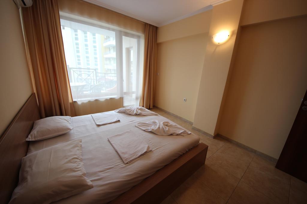 Menada Sea Regal Apartments 阳光海滩 外观 照片