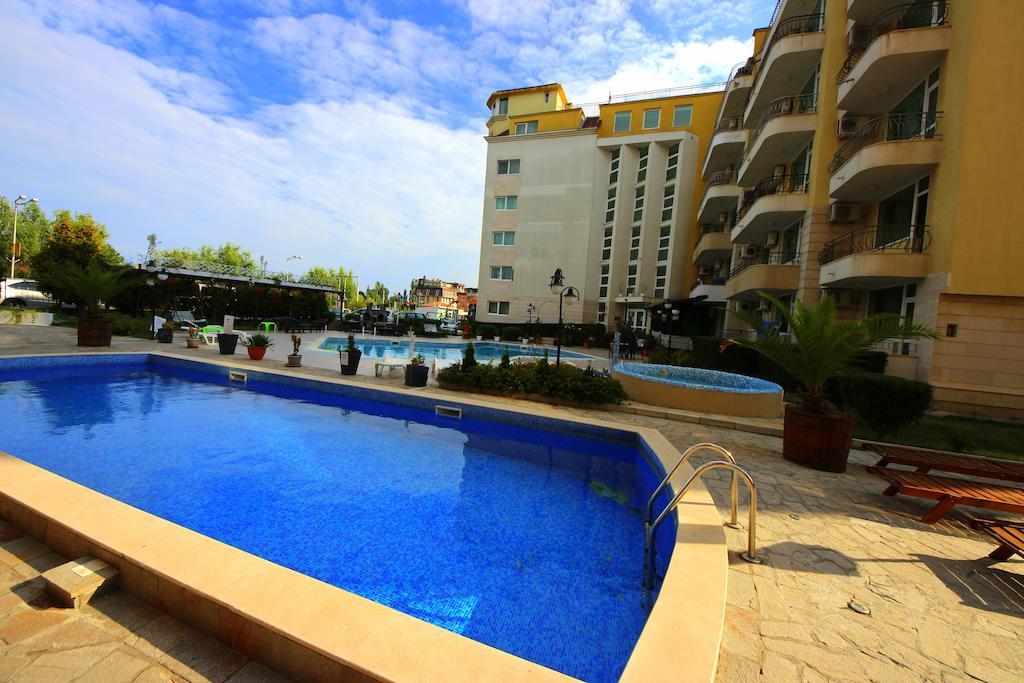Menada Sea Regal Apartments 阳光海滩 外观 照片