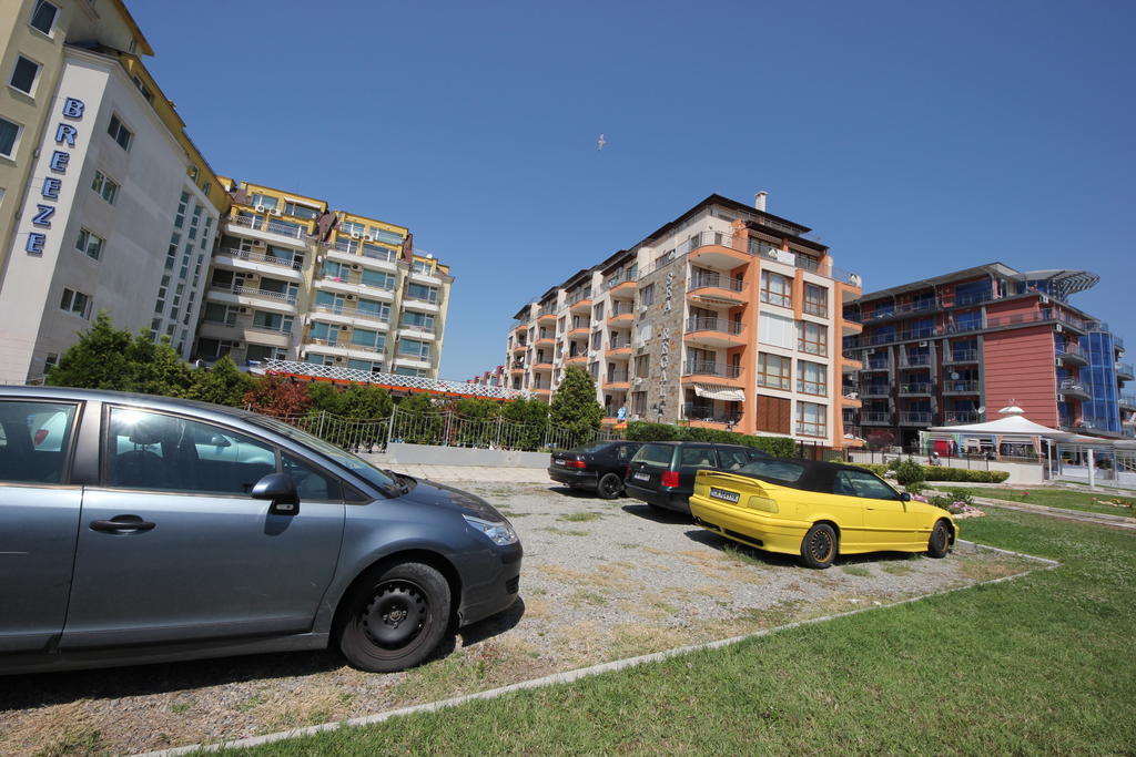 Menada Sea Regal Apartments 阳光海滩 外观 照片