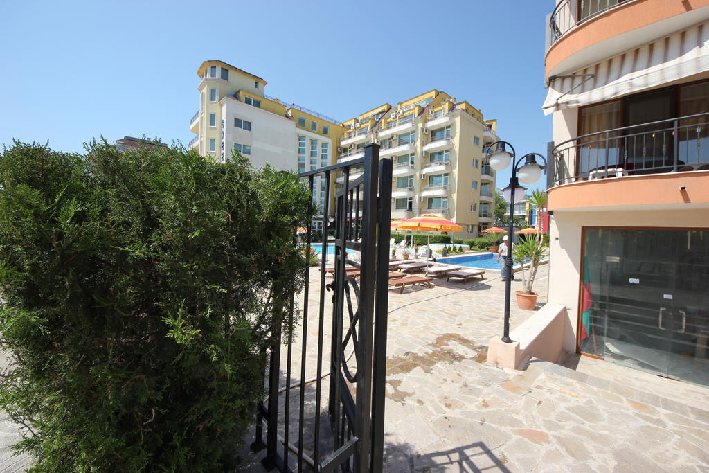 Menada Sea Regal Apartments 阳光海滩 外观 照片