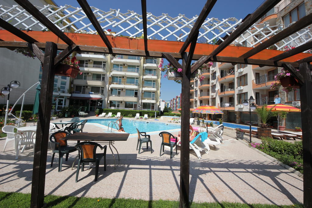 Menada Sea Regal Apartments 阳光海滩 外观 照片