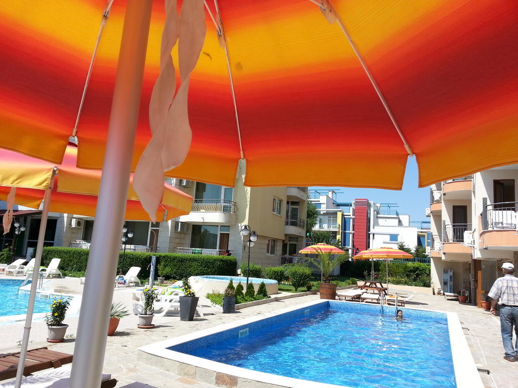 Menada Sea Regal Apartments 阳光海滩 外观 照片